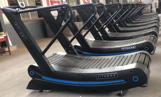 área de funcionamiento curvada comercial 1500*440m m del equipo del gimnasio de la rueda de ardilla del tubo de 3m m