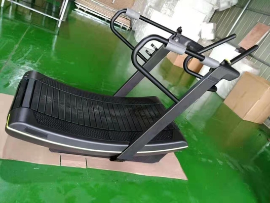 área de funcionamiento curvada comercial 1500*440m m del equipo del gimnasio de la rueda de ardilla del tubo de 3m m