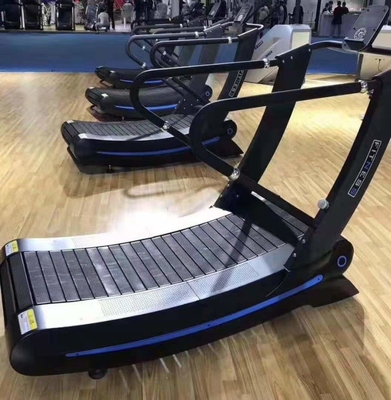 área de funcionamiento curvada comercial 1500*440m m del equipo del gimnasio de la rueda de ardilla del tubo de 3m m